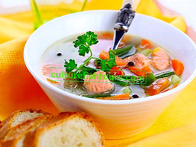 Суп з лосося з маринованими огірками