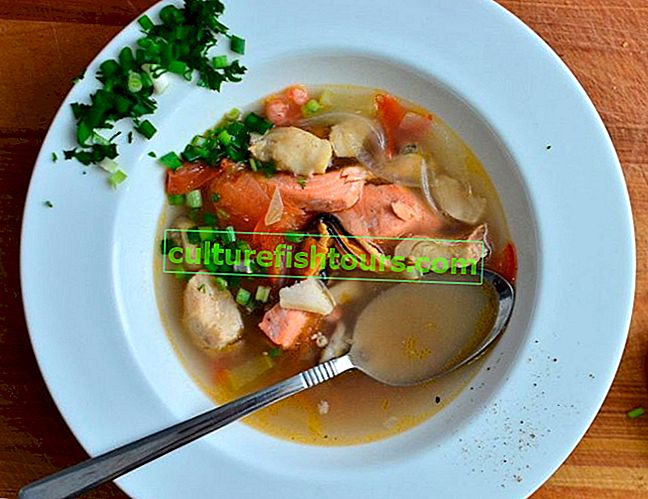 Zupa z jęczmienia i tuńczyka gotowana na wolnym naczyniu
