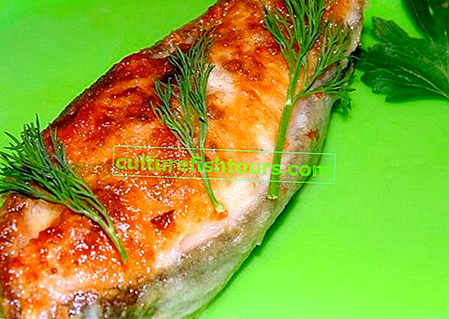 Bir tavada yayın balığı bifteği